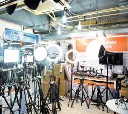 柳暗花明 沪上摄影器材龙头能否转型破局